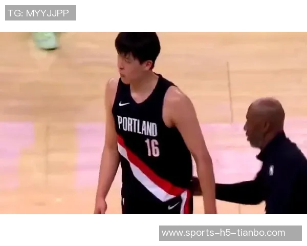 杨瀚森背粉色小书包启程湾区NBA首秀即将开启